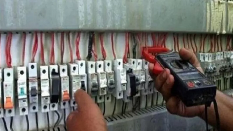 الداخلية تضبط 12 ألف قضية مخالفات شروط وسرقة كهرباء