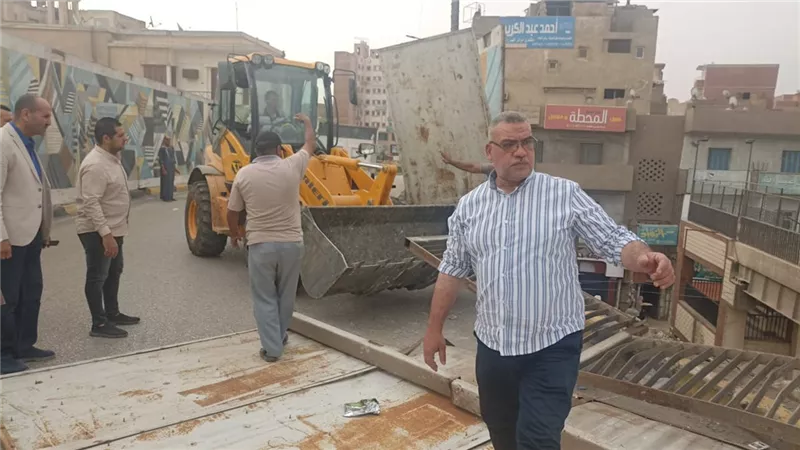 سقوط جزء من جدارية أعلى سور كوبري ميدان حارث