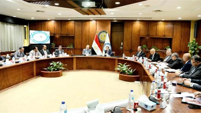 الملا:قطاع البترول يولى أهمية خاصة للحفاظ على الموارد المائية