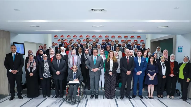 وزير الصحة يشهد تخريج الدفعة الأولى من برنامج الأكاديمية الوطنية