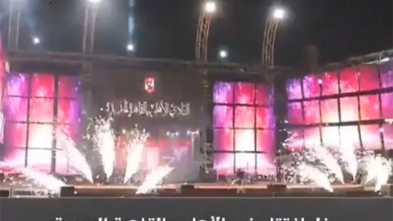 شاهد بالفيديو.. الالعاب النارية تُشعل افتتاح فرع الأهلي الجديد