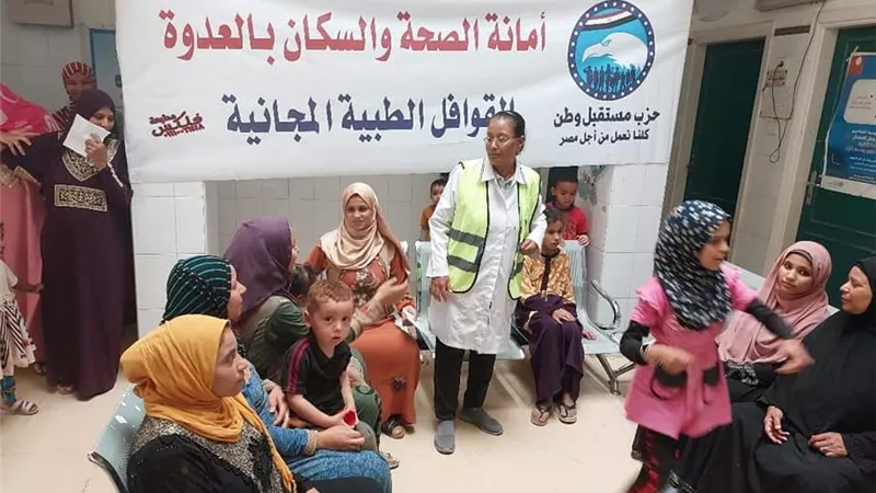 الكشف على 370 حاله في قافله مستقبل وطن الطبيه بمركزالعدوة