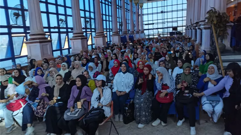 مراجعات مجانية لطلاب الثانوية العامة بنجع حمادي