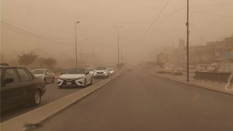 الدفاع المدني تحذر السائقين من ترك المشروبات الغازية بالسيارة