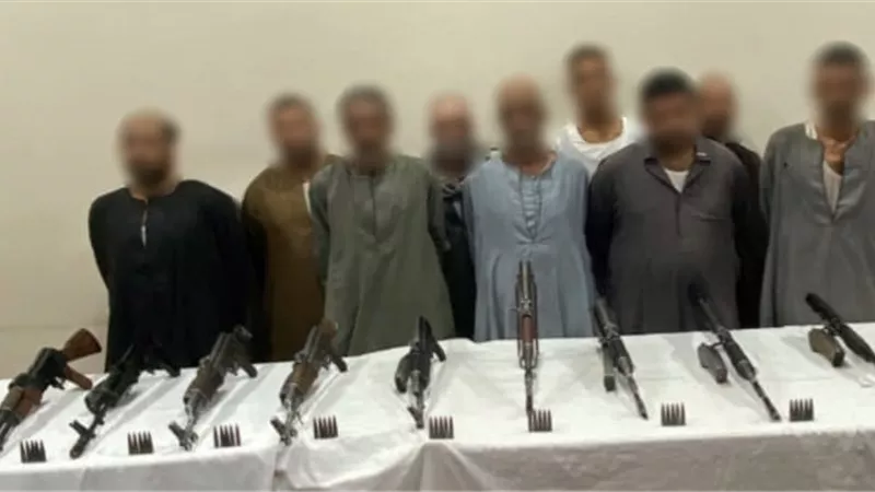 الداخلية تضبط تجار الكيف والهاربين من تنفيذ الأحكام في قنا