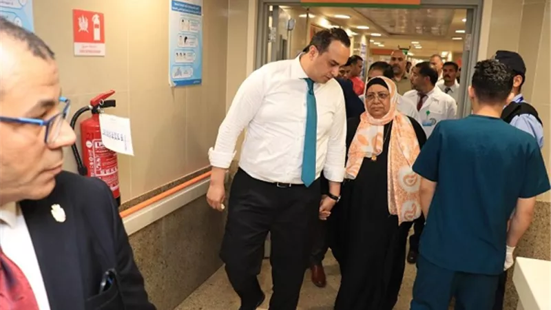 رئيس هيئة الرعاية الصحية يطمئن على الخدمة الطبية المقدمة للمواطنين