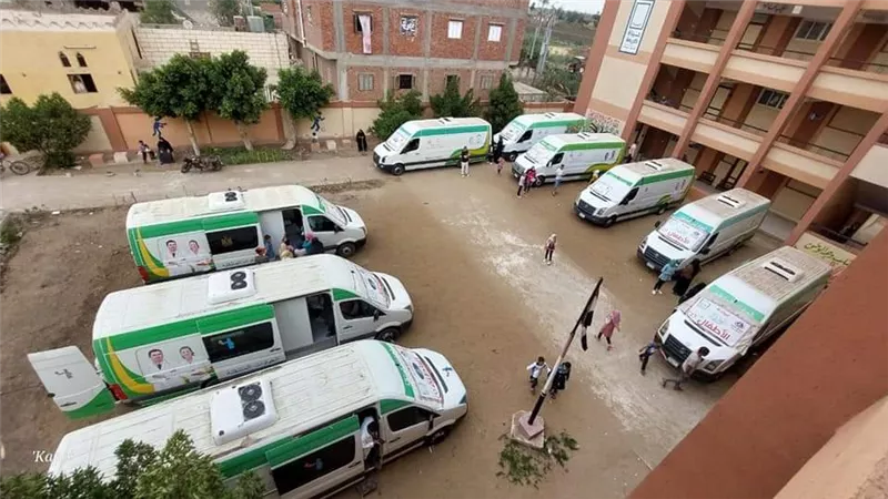 علاج ١٠٥٧ مواطنا بالمجان في قافلة طبية بدمياط