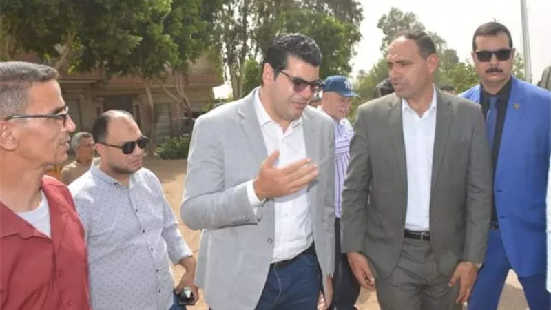 وزير الرى يتفقد فم ترعة ابوالأخضر بالشرقية..صور