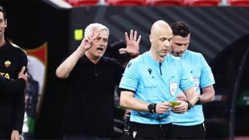 الاتحاد الأوروبى يفتح تحقيقا مع مورينيو لإهانته أنتوني تيلور