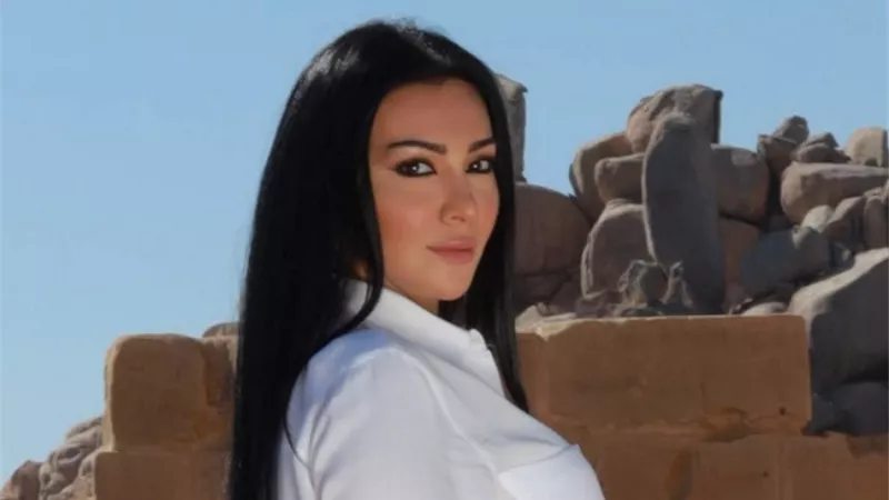 ميريهان حسين تعلن اعتزالها التمثيل