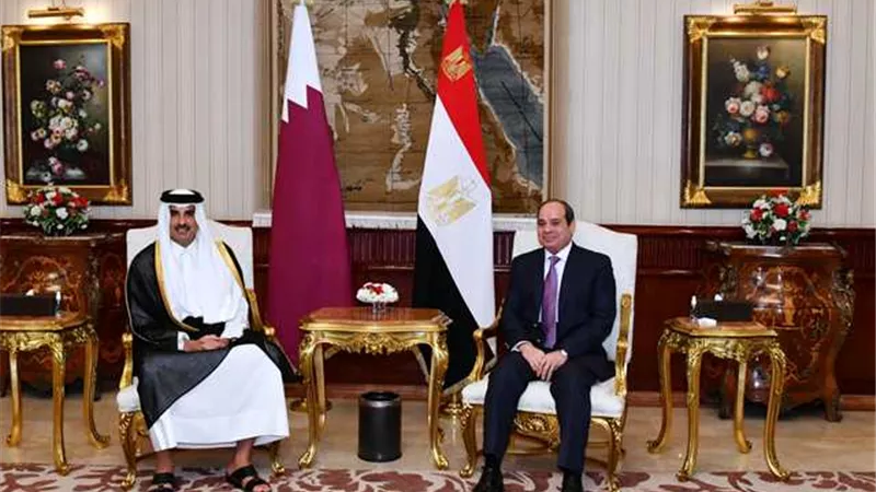 الرئيس السيسى وأمير قطر يؤكدان على تطوير العلاقات بين البلدين واحتواء الأوضاع الإنسانية فى السودان