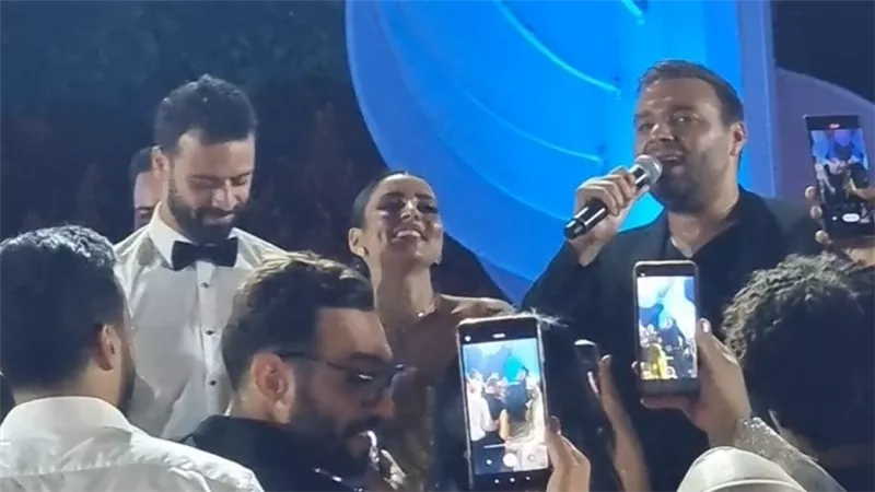رامي صبري يداعب زوج ميرنا نورالدين. اتجوز خلاص والأخيرة دخل القفص