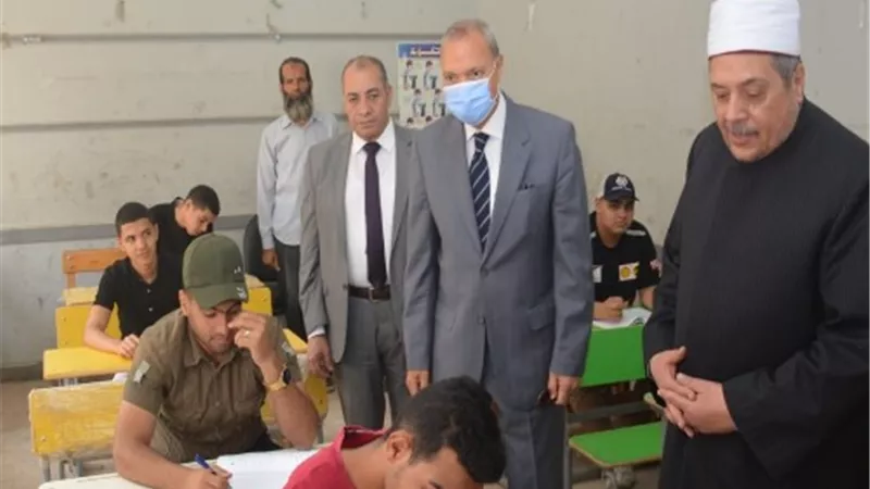 محافظ القليوبية يتابع سيرالامتحانات بلجان الثانوية الازهرية ببنها