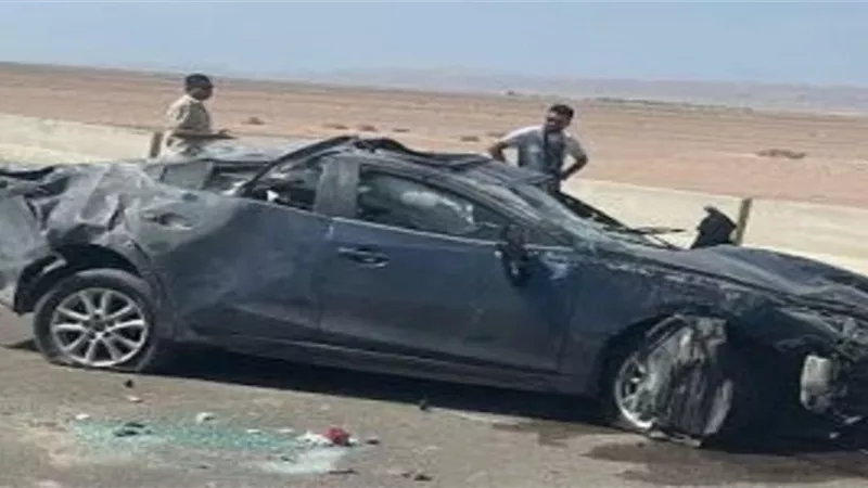 إصابة 3 فى تصادم سيارة ملاكى برصيف الطريق فى أكتوبر