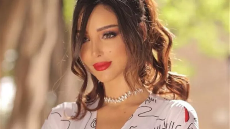 بسمة بوسيل تغني في حفل زفاف ميرنا نور الدين .. فيديو