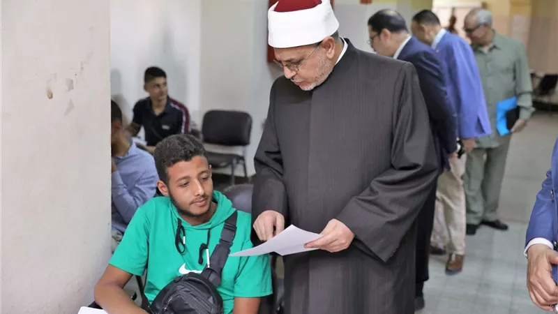 رئيس جامعة الأزهر يتفقد لجان الامتحانات بكليات قطاع الدراسة