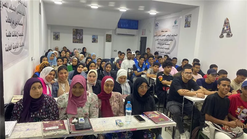 اقبال طلاب الثانوية العامة علي مجموعات المراجعة النهائية