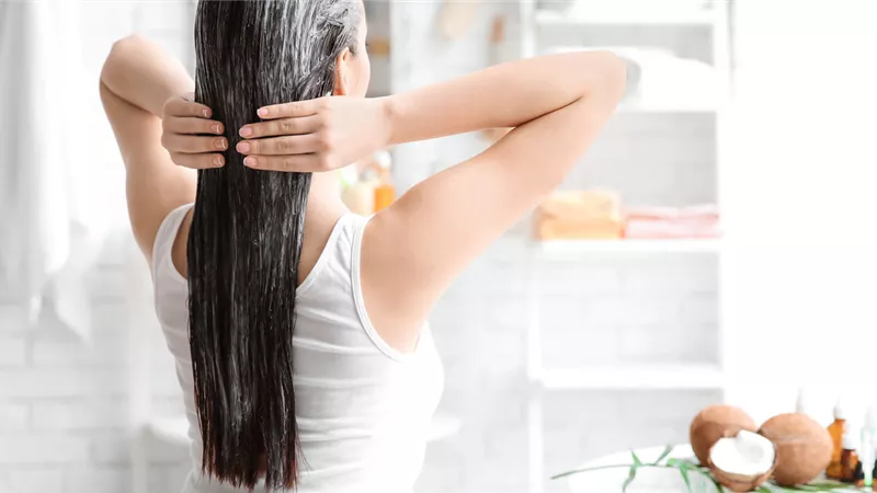 اهم 4 زيوت لتغذية الشعر ونموه