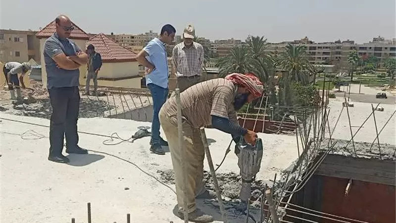 جهاز النوبارية الجديدة ينفذ إزالة فورية لعقار سكنى بالمدينة.. صور
