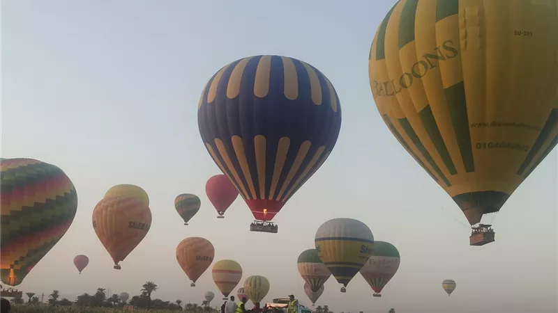 بسبب شدة الرياح.. إلغاء رحلات البالون السياحى بالأقصر