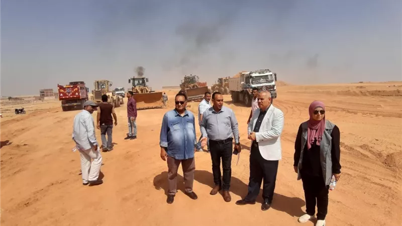 الإسكان : استمرار أعمال تنفيذ الطرق بمنطقة الرابية بمدينة الشروق