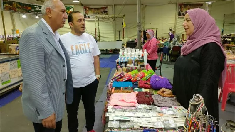 رئيس الغرفة التجارية بالإسماعيلية يطمئن علي المخزون السلعي