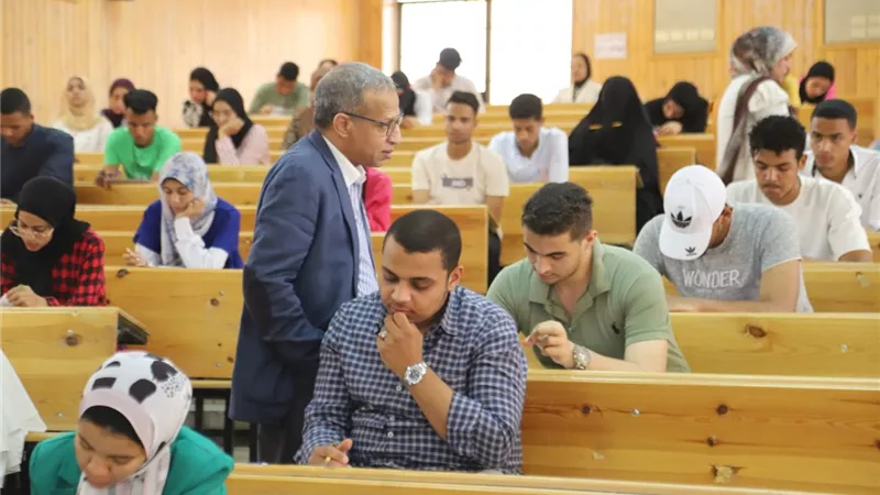 4813 طالب يؤدون الامتحانات بحقوق جنوب الوادي