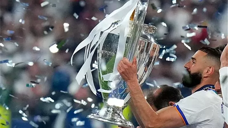 14 عاما من المجد والانجازات .. بنزيما وأفضل نهاية مع ريال مدريد