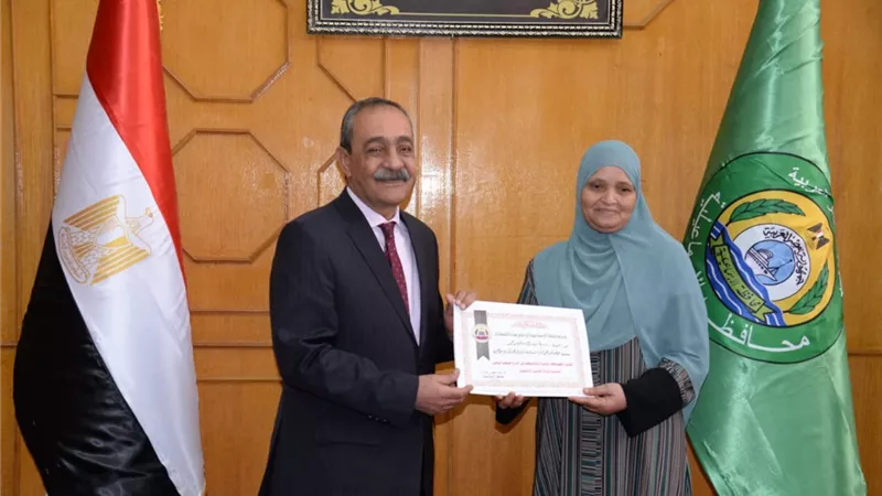 محافظ الإسماعيلية يكرم الأم المثالية..صور