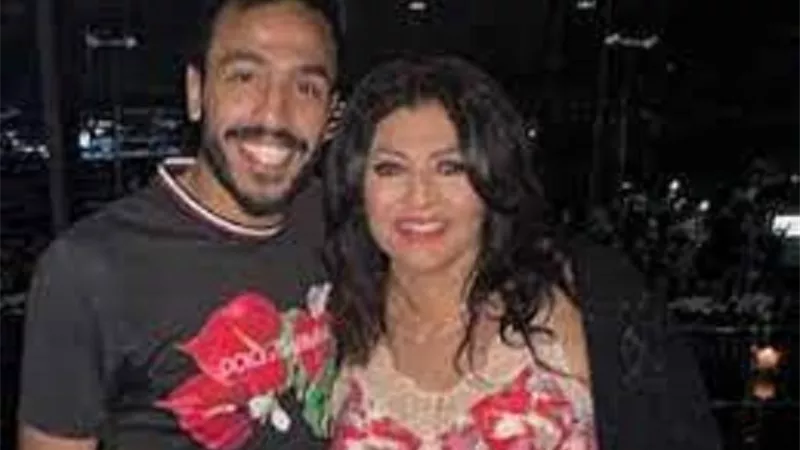 هالة صدقى مع لاعب الاهلى: 