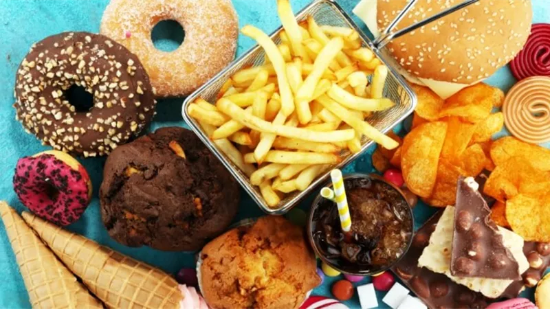 خبير يكشف الأطعمة الغنية بالكولسترول الضار