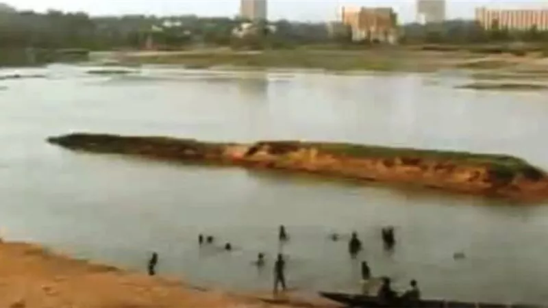 غينيا.. غرق 7 تلميذات بانقلاب قارب في نهر النيجر