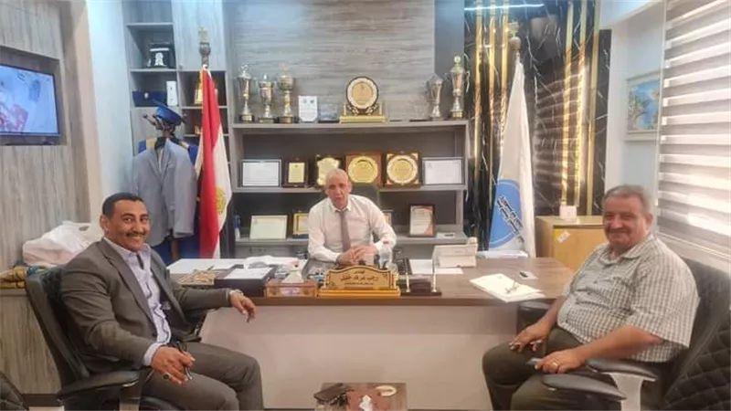 زراعة 1500 شجرة مثمرة بمحطات مياه الشرب والصرف بقنا