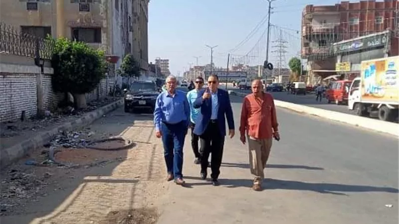غراب يتفقد أعمال رصف وتوسعةطريق أبوحاكم ميت أبوعلي