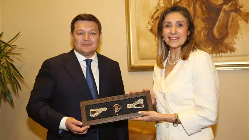وزيرة الثقافة تلتقي نظيرها الكازاخي لبحث تعزيزالتعاون في المجالات