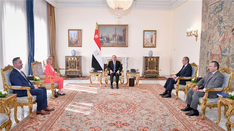 السيسي: مصر عازمة على النهوض بقطاع الاتصالات والعبور نحو المستقبل