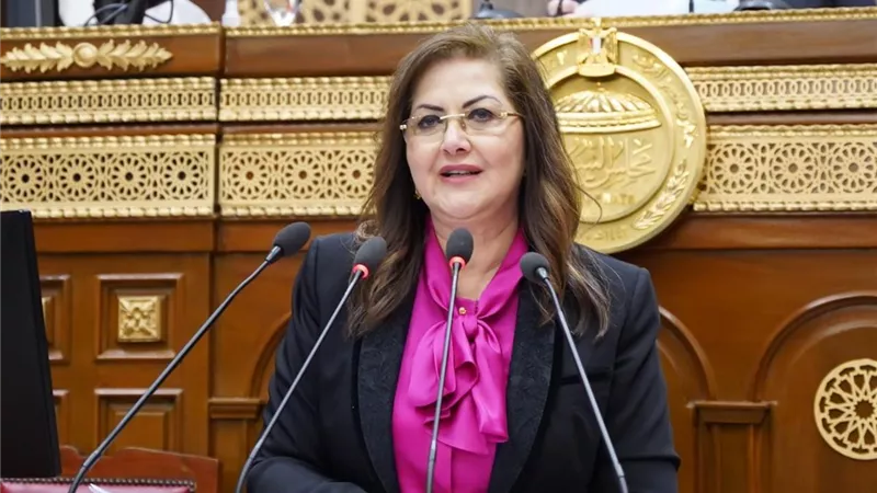 وزيرة التخطيط تناقش تقريراً بشأن مشروع قانون خطة التنمية الاقتصادية والاجتماعية