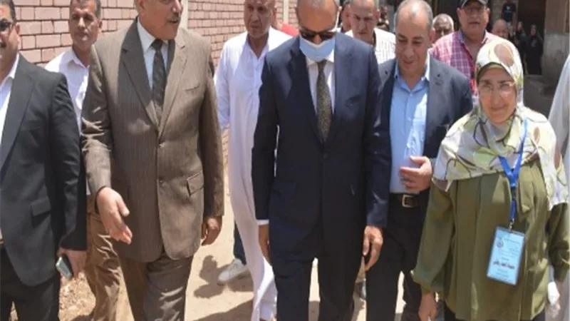 محافظ القليوبية يتفقد قافلةطبية للكشف والعلاج بالمجان بقرية سندوة