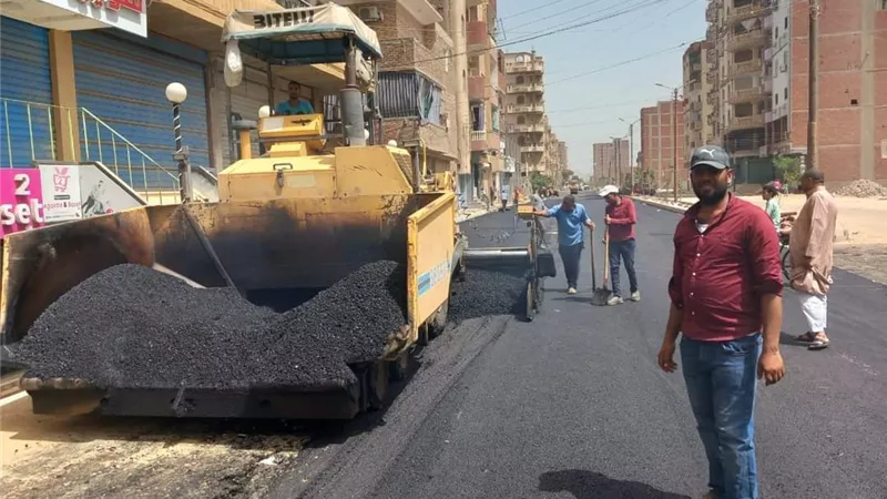 إستكمال خطة رصف ورفع كفاءة الطرق بمركزي بني مزار وديرمواس