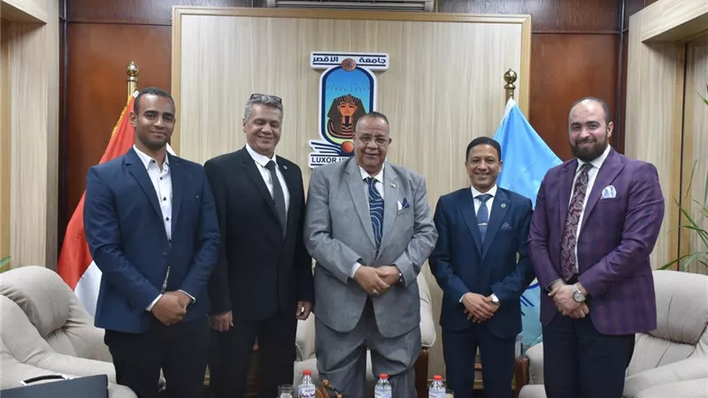 رئيس جامعة الأقصر يستقبل وفد الهيئة العربية للتصنيع لبحث التعاون