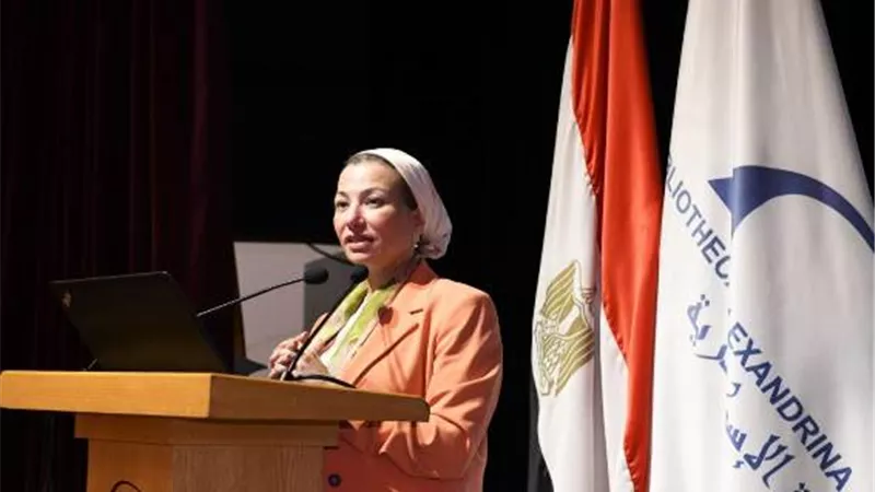 وزيره البيئة تعلن عن أول مسابقة لأنظف شاطىء بالإسكندرية