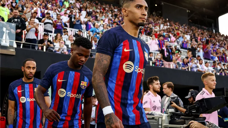 برشلونة وأتلتيكو مدريد يقتربان من إبرام صفقة تبادلية