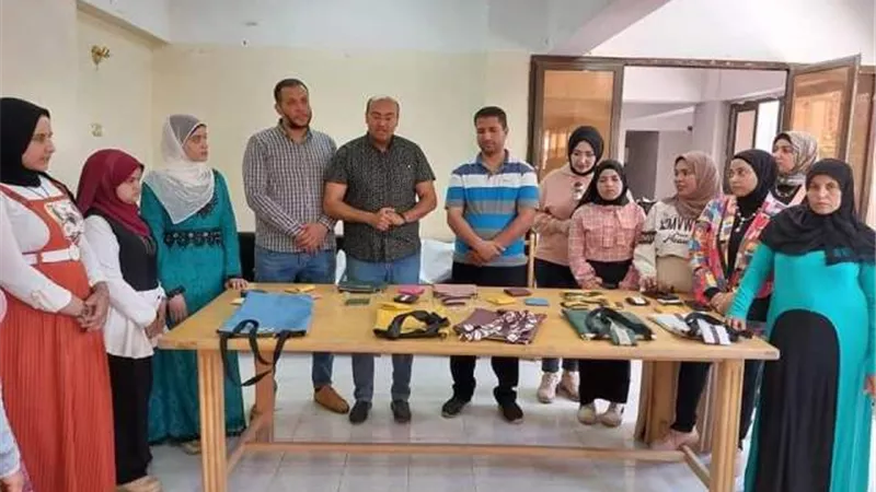 تنفيذ ندوات تثقيفية وورش تدريبية وحرفية بمراكز شباب المنيا