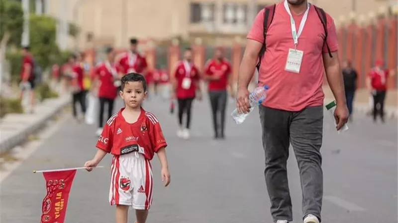 من جميع الأعمار.. شاهد جمهور الأهلي قبل ساعات من مواجهة الوداد