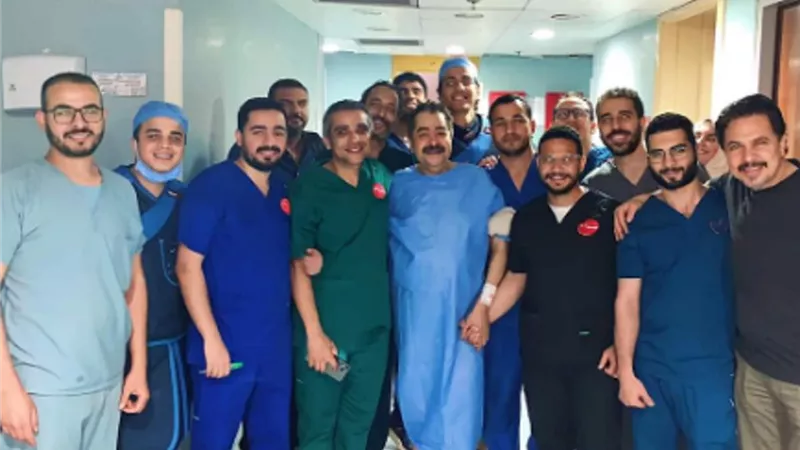 أول تعليق طارق عبد العزيز بعد خضوعه لعملية بالقلب