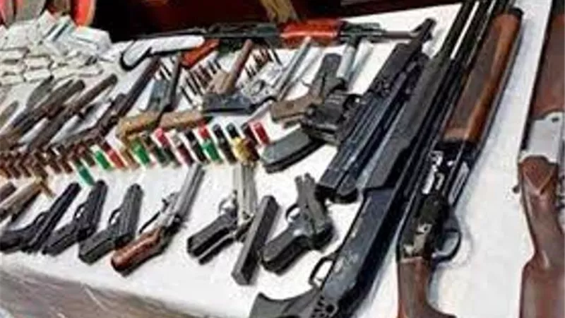ضبط 12 متهما و12 قطعة سلاح ناري في حملة بسوهاج