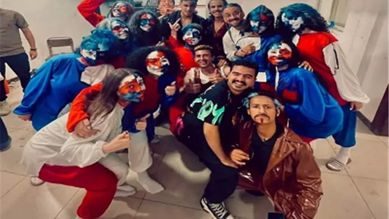 فريق تمثيل آداب عين شمس يقدم مسرحية 
