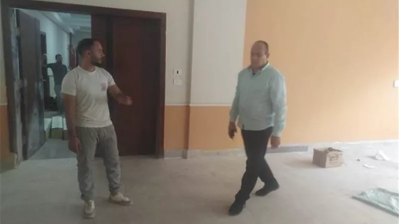 عكاشة يجرى جولة تفقدية لمتابعة اعمال التطوير بنزل الشباب الدولى
