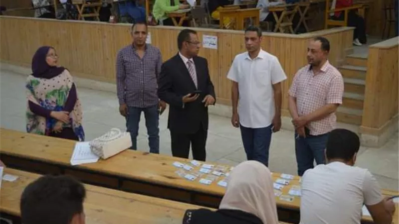 نائب رئيس جامعة جنوب الوادي يتفقد امتحانات كلية الحقوق