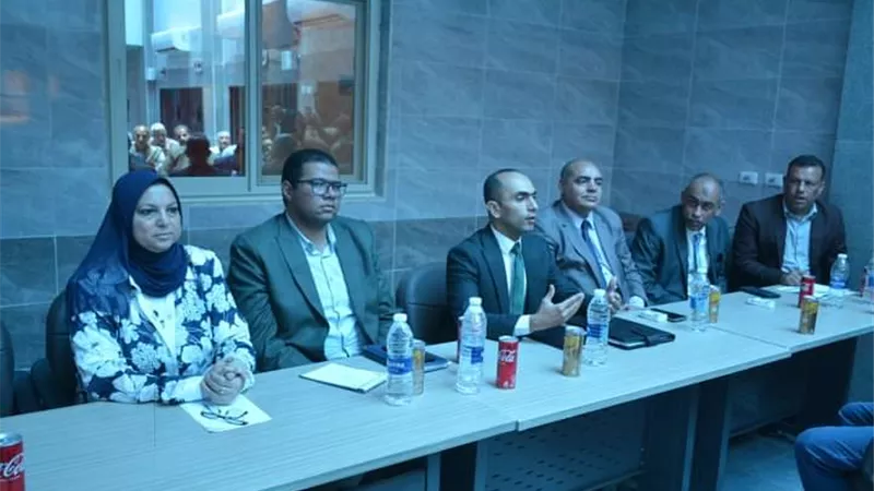 نائب محافظ سوهاج ووفد وزارة التخطيط في زيارة لقرية أم دومة 